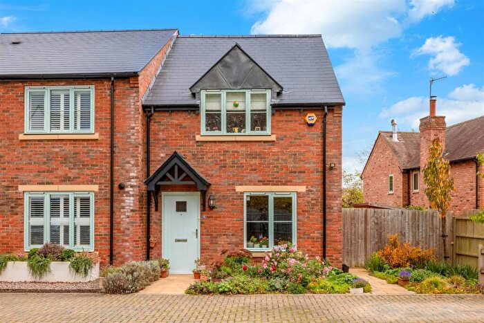 2 Bedroom House For Sale In Walnut Close, Little Kineton, Warwick, CV35