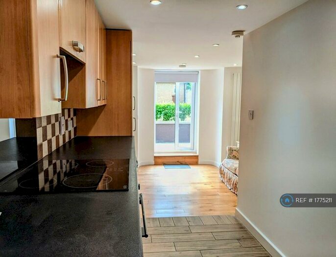 2 Bedroom Flat To Rent In Peckham Hill Street, London, SE15