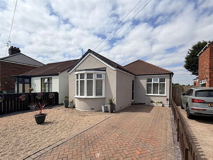 2 Bedroom Detached Bungalow For Sale In Golf Links Road, Hull, HU6