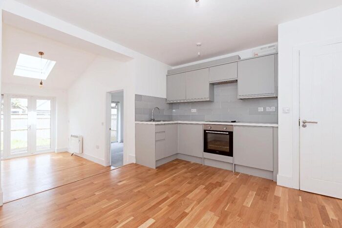 1 Bedroom Flat For Sale In Crabtree Lane, Lancing, BN15