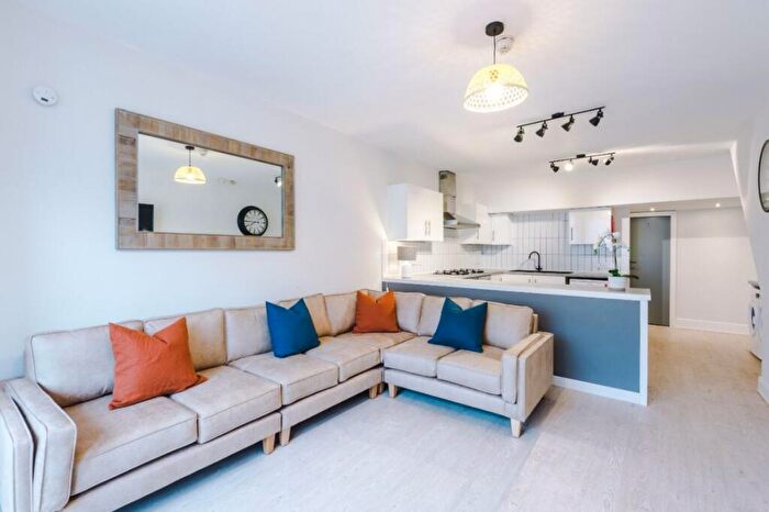 8 Bedroom Semi Detached House To Rent In Brailsford Road, Manchester, M14