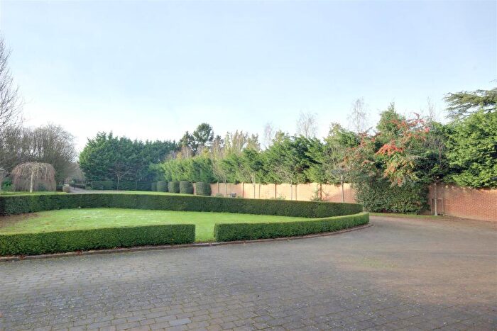 4 Bedroom Detached House For Sale In Park Lane, Swanland, HU14