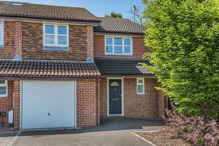 3 Bedroom Semi-Detached House To Rent In Fordham Way, Lower Earley, Reading, RG6