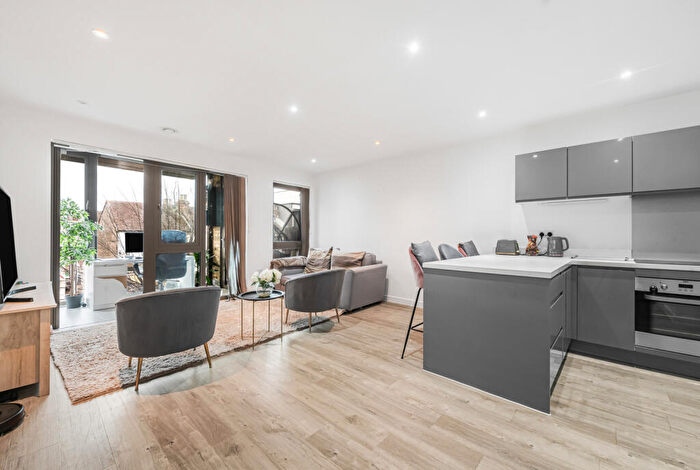 2 Bedroom Apartment For Sale In Mitcham Road, Croydon, CR0