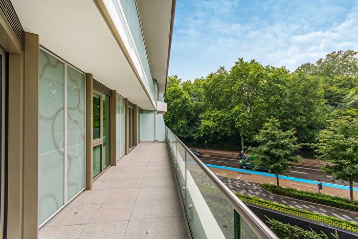 2 Bedroom Flat To Rent In Queenstown Road, Battersea, London, SW11