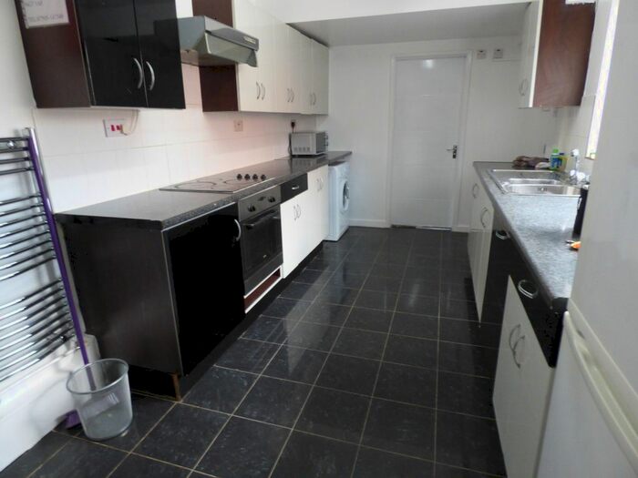 4 Bedroom Semi-Detached House To Rent In Kimbolton Avenue, Lenton, Nottingham, NG7