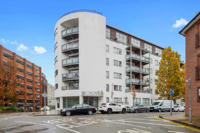 2 Bedroom Apartment To Rent In The Bittoms, Kingston Upon Thames, London, KT1