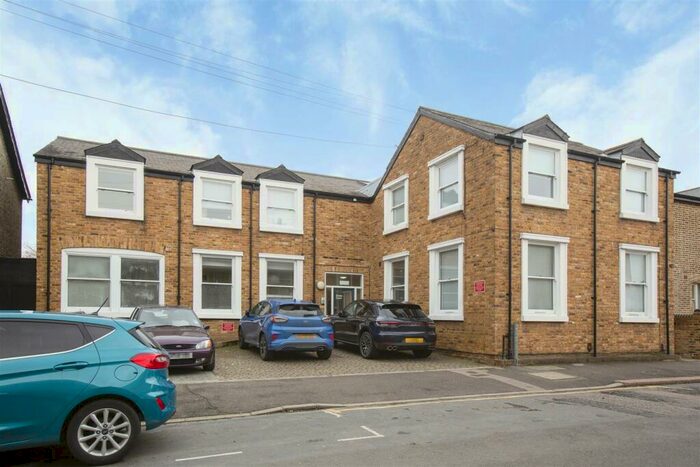 1 Bedroom Flat To Rent In Stable Court, Grosvenor Rise East, Walthamstow, London, E17