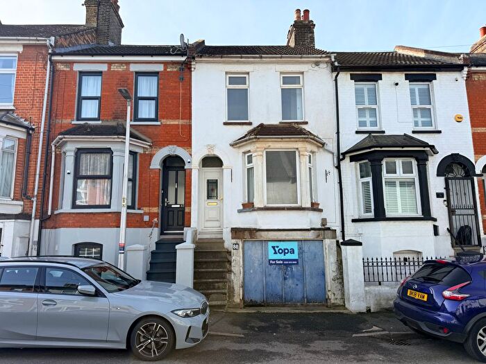 2 Bedroom Terraced House For Sale In Victoria Road, Chatham, ME4
