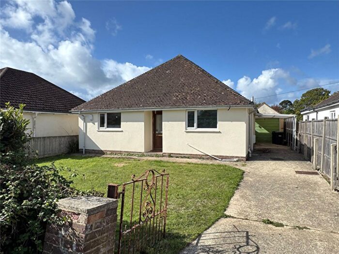 2 Bedroom Bungalow For Sale In Leigh Road, New Milton, Hampshire, BH25