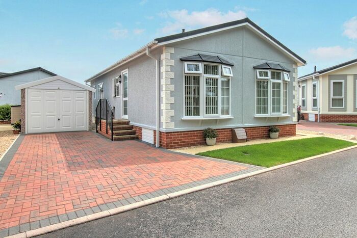 2 Bedroom Detached Bungalow For Sale In Chilton Park, Bridgwater, TA6