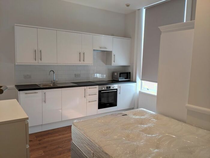 Studio To Rent In Vicarage Gate, Kesnington, W8