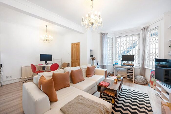 1 Bedroom Flat For Sale In Fairholme Road, London, W14