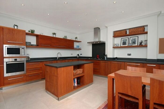 4 Bedroom Flat To Rent In Bracknell Gardens, Hampstead, NW3