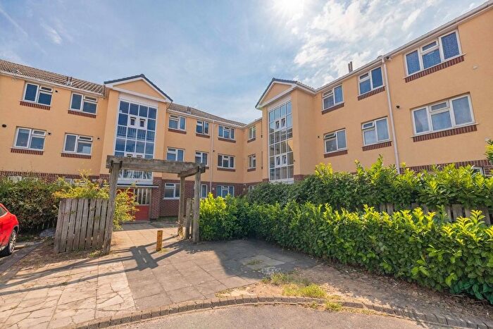 2 Bedroom Maisonette For Sale In Bromycroft Road, Slough, SL2