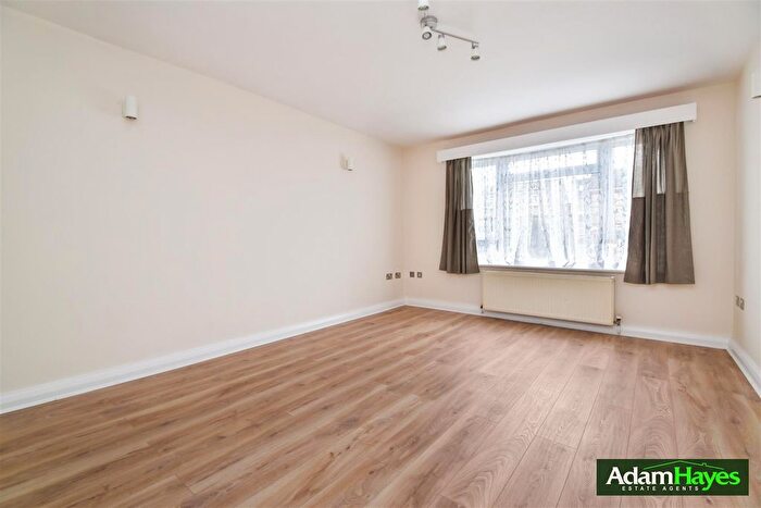 1 Bedroom Flat To Rent In Michelle Court, Torrington Park, N12