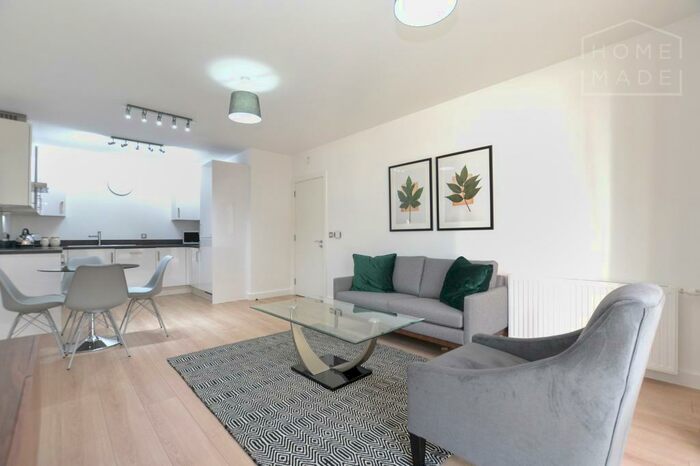 2 Bedroom Flat To Rent In Sherrington Court, Canning Town, E16