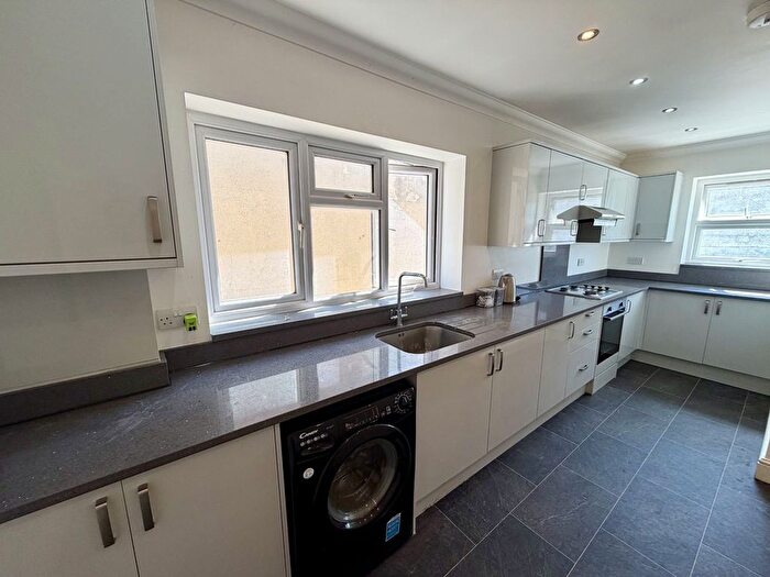 2 Bedroom Flat To Rent In Darnley Street, Gravesend, DA11