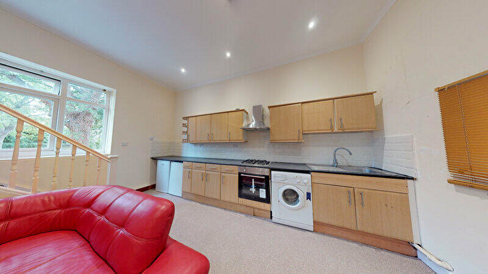 3 Bedroom Flat To Rent In Headingley Lane, Spring Bank House, Headingley, Leeds, LS6