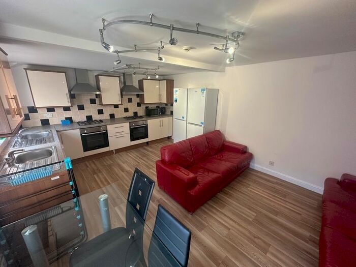 6 Bedroom Flat To Rent In Cathays, Cardiff, CF24