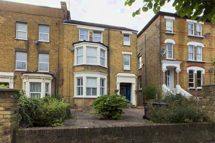 2 Bedroom Flat To Rent In Hermon Hill, Snaresbrook, London, E11