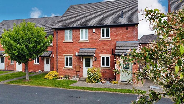 2 Bedroom Flat For Sale In Highland Drive, Loughborough, LE11