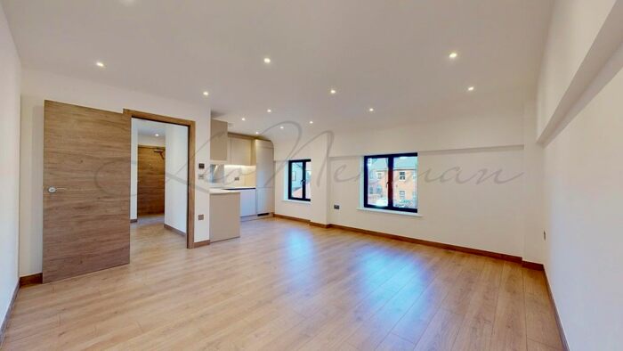 1 Bedroom Flat To Rent In Harvest Lane, Thames Ditton, KT7