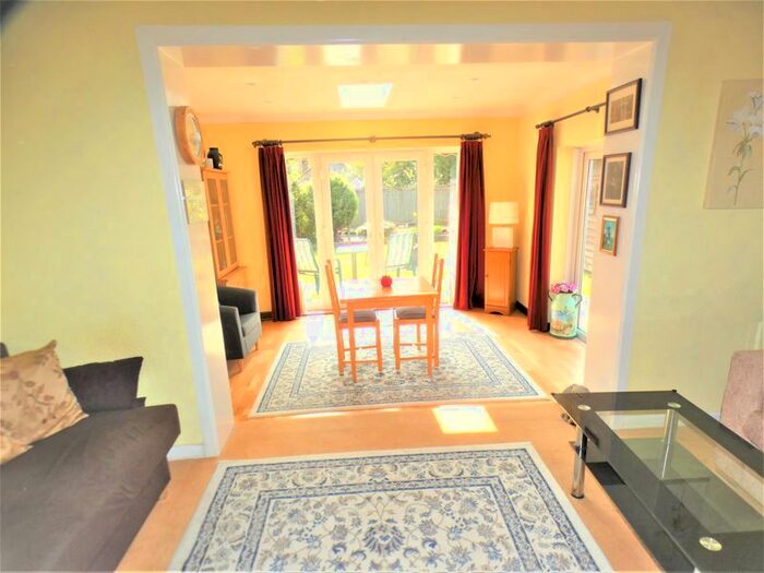 2 Bedroom Detached Bungalow For Sale In Bridge Close, Bursledon, Southampton, SO31