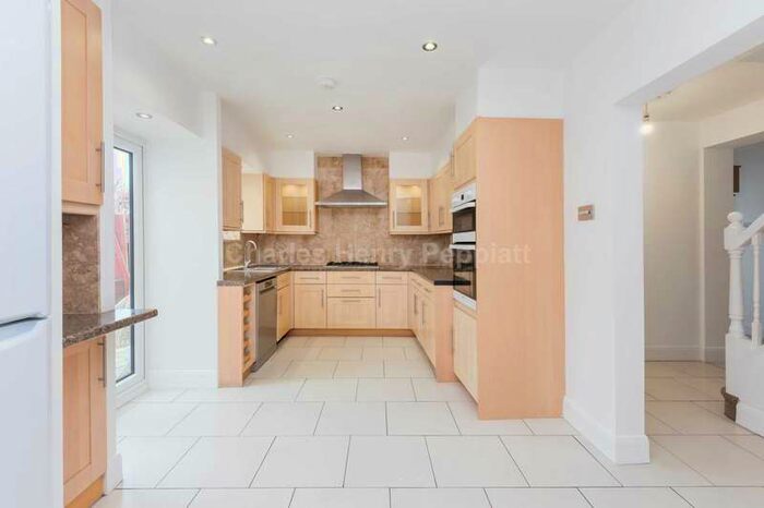3 Bedroom House To Rent In Miles Way, Totteridge, N20