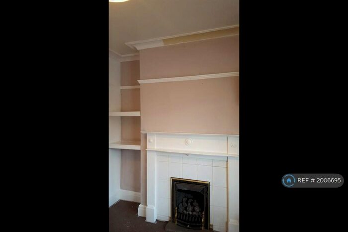 1 Bedroom Flat To Rent In Crossgates, Leeds, LS15