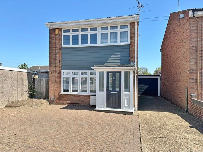 3 Bedroom Detached House For Sale In Coronation Avenue, East Tilbury, RM18