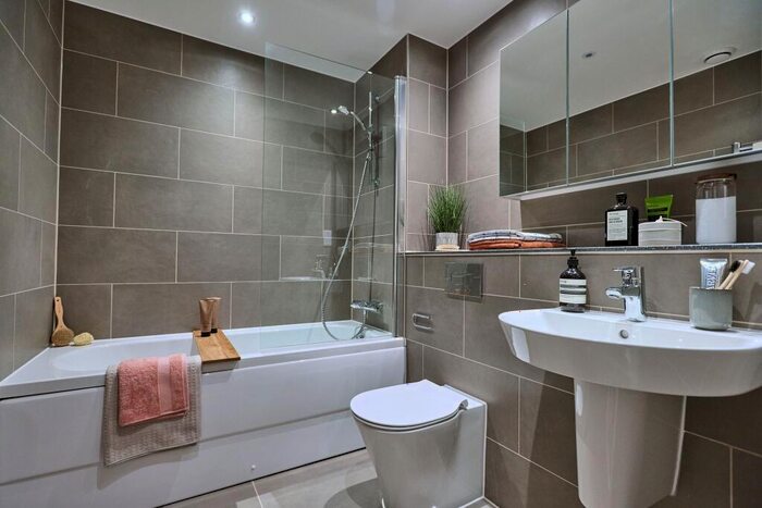 2 Bedroom Apartment To Rent In The Silver Yard, Birmingham Birmingham, B4