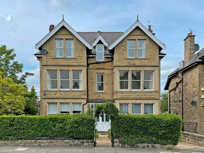 3 Bedroom Flat To Rent In South Drive, Harrogate, HG2