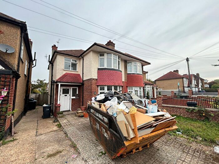 4 Bedroom Semi Detached House To Rent In Broadoak Avenue, Enfield, EN3