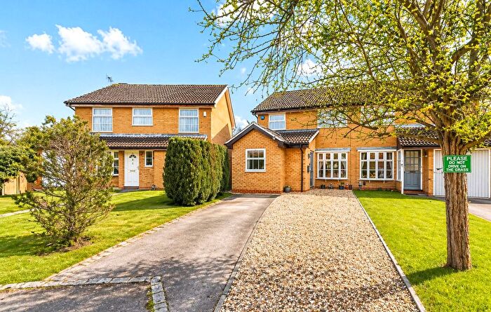 4 Bedroom Semi-Detached House For Sale In Vickers Close, Woodley, Reading, Berkshire, RG5