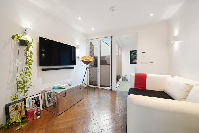 1 Bedroom Terraced House To Rent In Chance Street, Shoreditch, E2