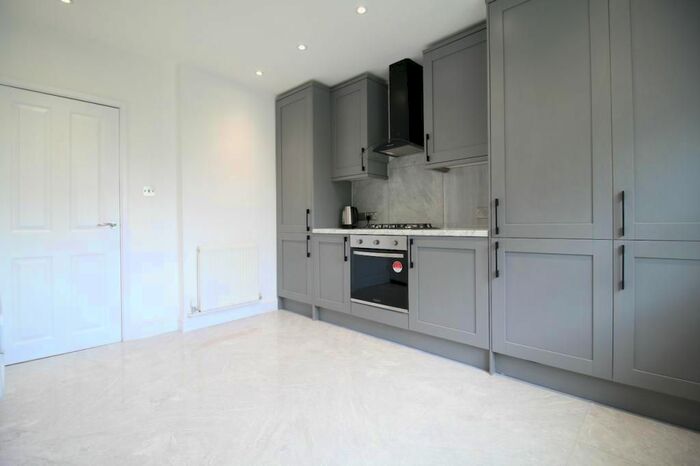 2 Bedroom Flat To Rent In Northfield Road, Heston, Hounslow, TW5