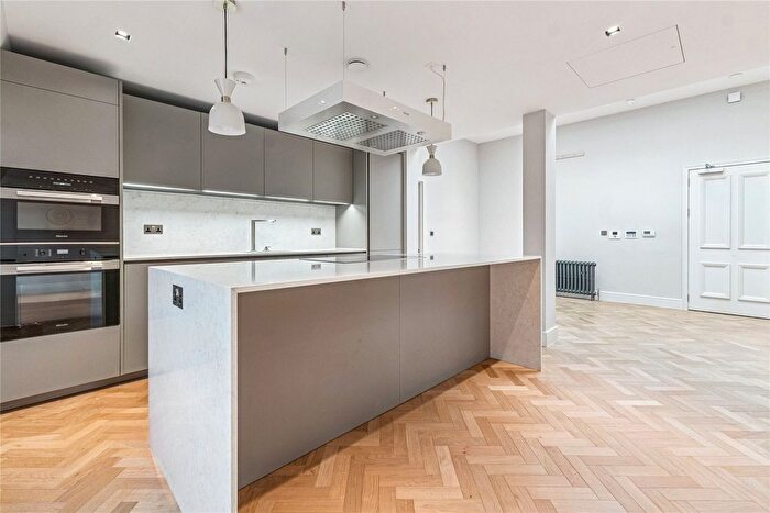 2 Bedroom Flat To Rent In Kensington Court, London, W8