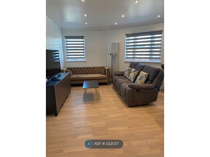 2 Bedroom Flat To Rent In Three Rivers House, Truro, TR1