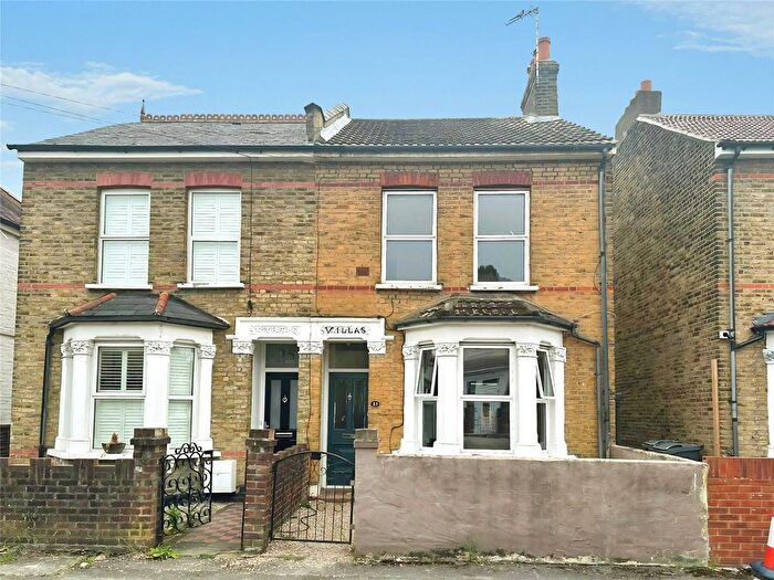 3 Bedroom Semi-Detached House To Rent In Rossindel Road, Hounslow, TW3