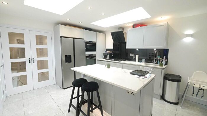 4 Bedroom Semi-detached House To Rent In Nash Close, Hatfield, AL9