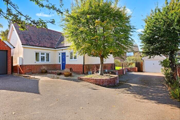 2 Bedroom Bungalow For Sale In Cloverly Road, Ongar, CM5