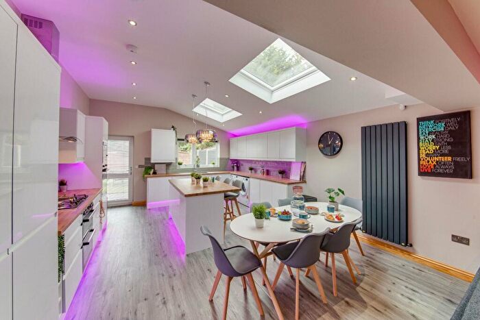 6 Bedroom House To Rent In Swenson Avenue, Lenton, Nottingham, NG7