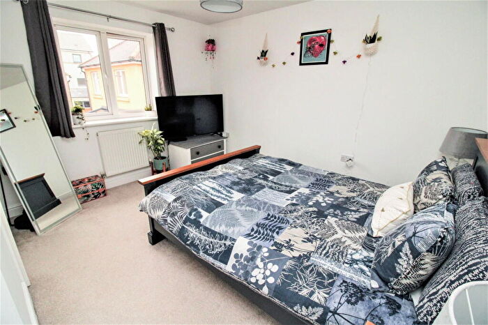 3 Bedroom Semi-Detached House For Sale In Whimbrel Avenue, Portishead, Portishead, BS20
