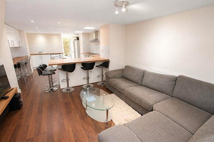 5 Bedroom House To Rent In Heeley Road, Birmingham, B29