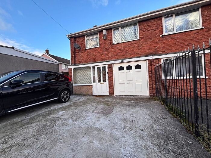 3 Bedroom Semi Detached House To Rent In Harden Close, West Midlands, WS3