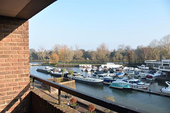 2 Bedroom Flat For Sale In Numa Court, Justin Close, Brentford, TW8