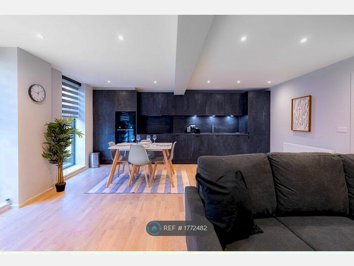 2 Bedroom Flat To Rent In Mowlem St, London, E2