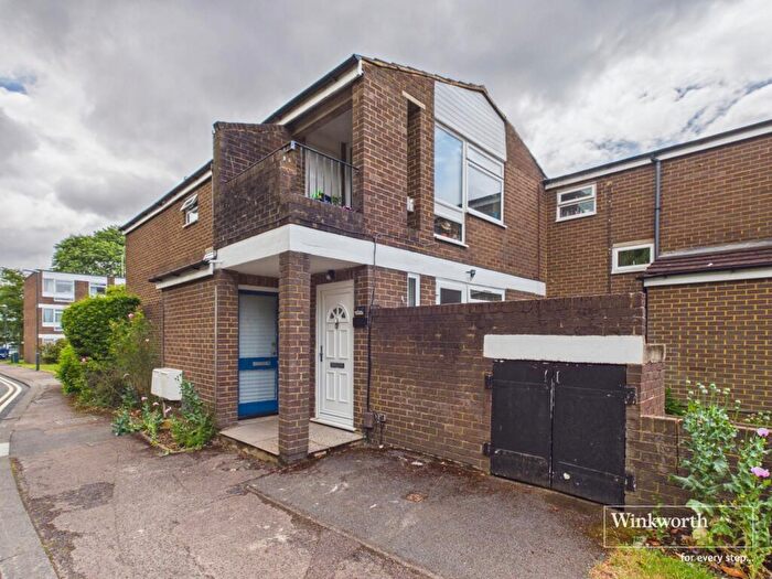 2 Bedroom Maisonette For Sale In Duffield Close, Harrow, HA1