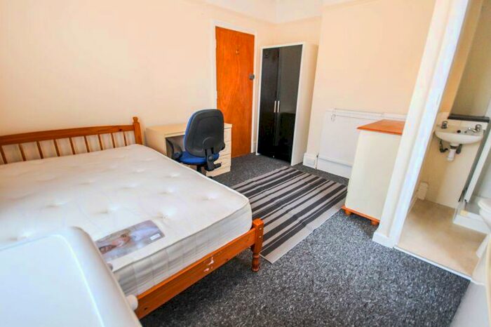 1 Bedroom Property To Rent In Queens Park Gardens, Bournemouth, BH8